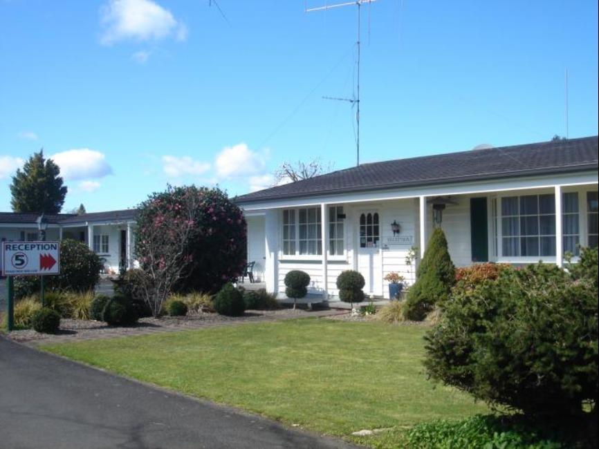 Colonial Court Motel Cambridge Exterior photo