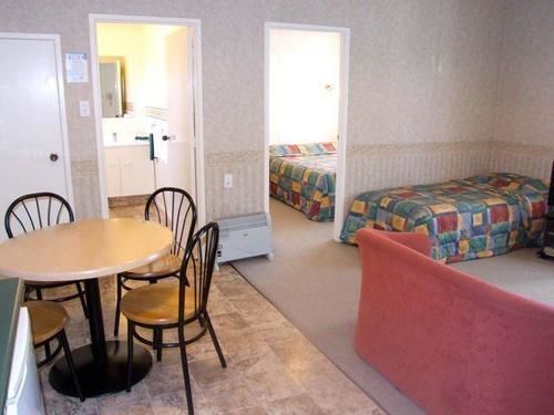Colonial Court Motel Cambridge Exterior photo